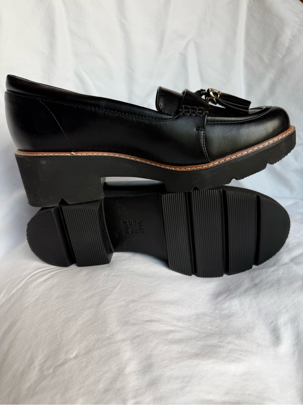 SOUL Naturalizer Black Leather Tassel Lug Loafers